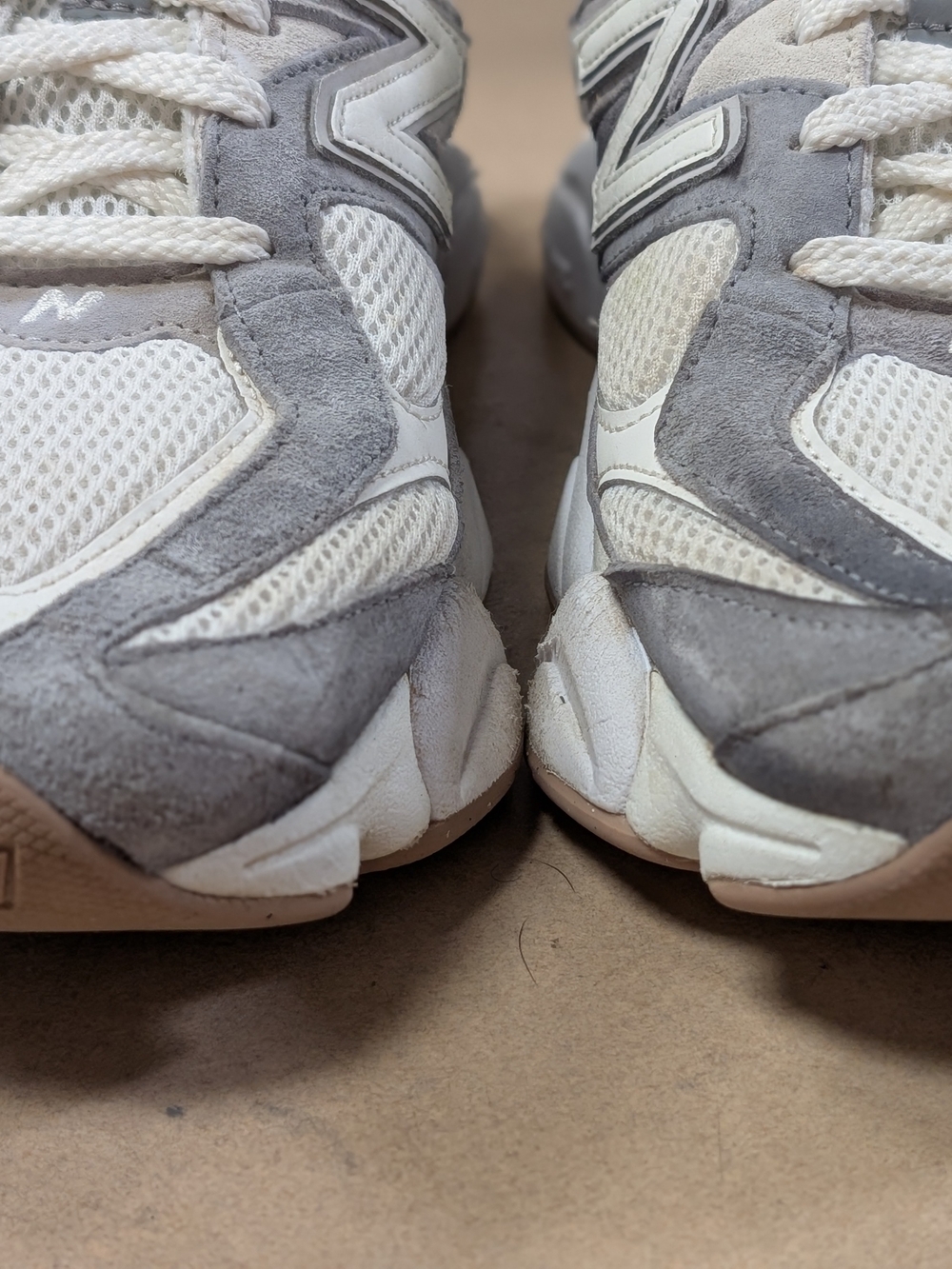 New Balance Women's 9060 Light Gray Sneaker Size 10.5 Men 12 Wm - Picture 4 of 12